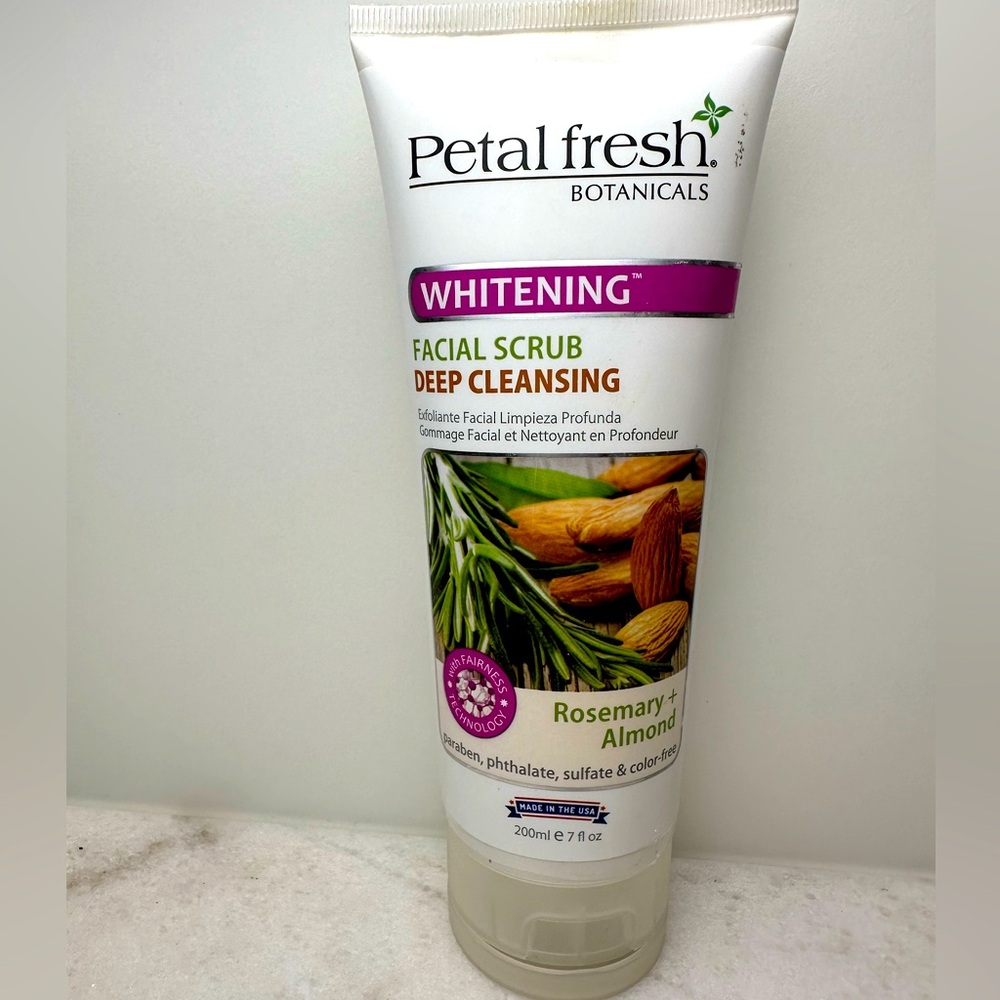 Petal Fresh Whitening Facial Scrub